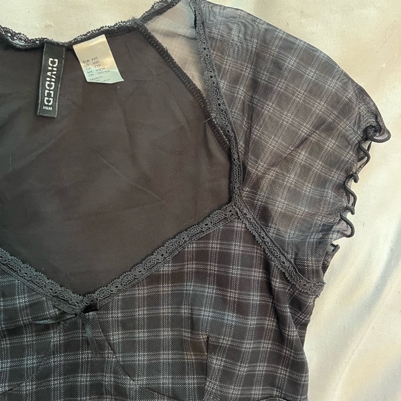 NWOT - MESH H&M DIVIDED TOP - Picture 3 of 3